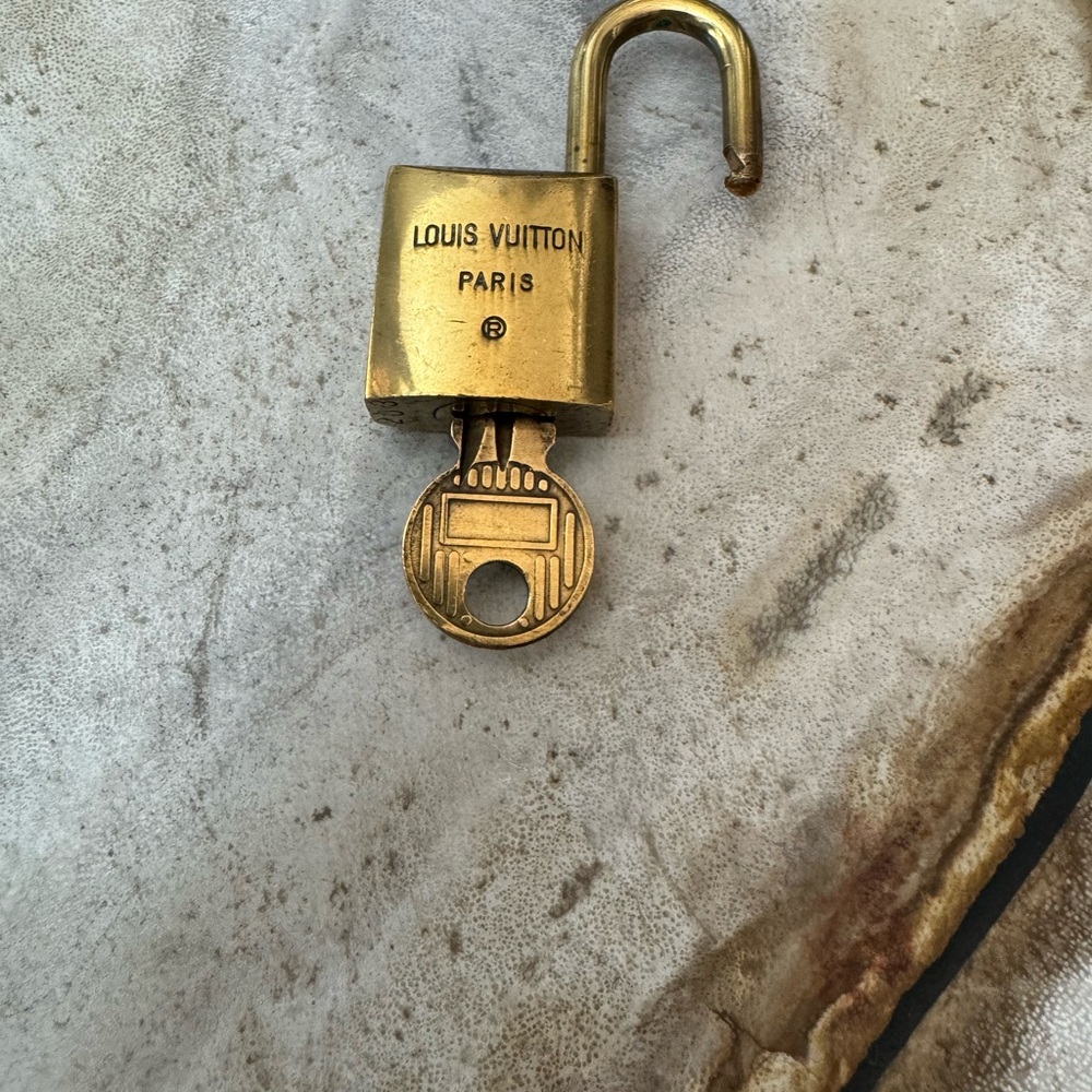 Listing for ONLY ONE 200 series Louis Vuitton Lock and Key - 203, 205 or 222 - Picture 11 of 13